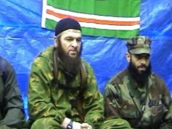 Доку Умаров (слева). Изображение с сайта imamtv.com
