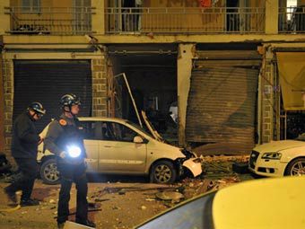 На место одного из взрывов в Аяччо. Фото (c)AFP На место одного из взрывов в Аяччо. Фото (c)AFP