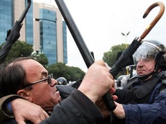 Столкновения в Тиране 21 января. Фото (c)AFP Столкновения в Тиране 21 января. Фото (c)AFP