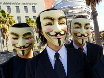 Активисты группы Anonymous. Фото с сайта wikipedia.org Активисты группы Anonymous. Фото с сайта wikipedia.org