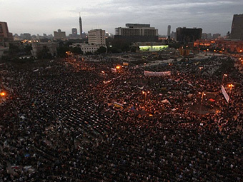 Митинг противников Мубарака на площади Тахрир в центре Каира, 4 февраля 2011 года. Фото (c)AFP Митинг противников Мубарака на площади Тахрир в центре Каира, 4 февраля 2011 года. Фото (c)AFP