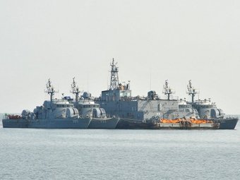 Корабли ВМС Южной Кореи у острова Енпхендо. Фото из архива (c)AFP Корабли ВМС Южной Кореи у острова Енпхендо. Фото из архива (c)AFP