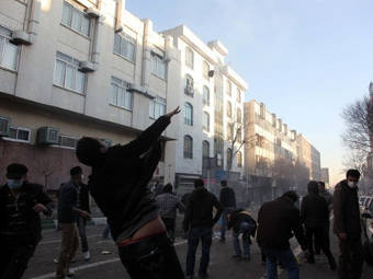 Протестующие на улицах Тегерана. Фото, переданное (c)AFP Протестующие на улицах Тегерана. Фото, переданное (c)AFP