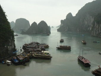 Бухта Ха Лонг. Фото macrider с сайта wikipedia.org