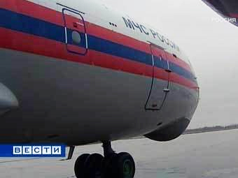 Самолет МЧС. Кадр телеканала 'Россия' Самолет МЧС. Кадр телеканала 'Россия'