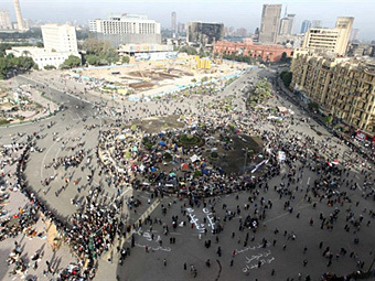 Площадь Тахрир в Каире 2 февраля 2011 года. Фото (c)AFP Площадь Тахрир в Каире 2 февраля 2011 года. Фото (c)AFP