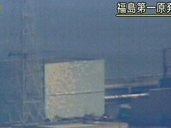 Энергоблок АЭС 'Фукусима-1'. Кадр NHK, переданный по каналам (c)AFP Энергоблок АЭС 'Фукусима-1'. Кадр NHK, переданный по каналам (c)AFP