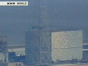 Второй энергоблок АЭС 'Фукусима-1'. Кадр телеканала NHK, переданный (c)AFP Второй энергоблок АЭС 'Фукусима-1'. Кадр телеканала NHK, переданный (c)AFP