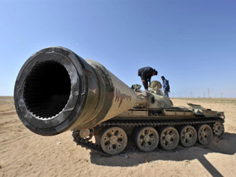 Ливийский танк. Фото (c)AFP Ливийский танк. Фото (c)AFP