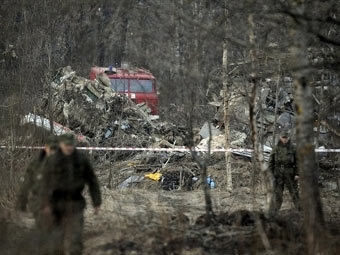На месте крушения Ту-154 под Смоленском. Фото (c)AFP На месте крушения Ту-154 под Смоленском. Фото (c)AFP