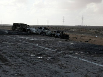 Уничтоженные авиаударом автомобили близ Бреги. Фото (c)AFP Уничтоженные авиаударом автомобили близ Бреги. Фото (c)AFP