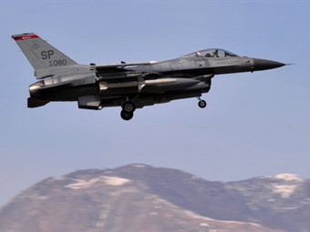 Американский истребитель F16. Фото (c)AFP Американский истребитель F16. Фото (c)AFP