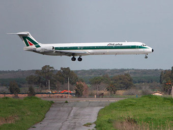 Самолет Alitalia. Фото (c)AFP Самолет Alitalia. Фото (c)AFP