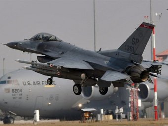 Самолеты ВВС США, принимающие участие в операции в Ливии. Фото (c)AFP Самолеты ВВС США, принимающие участие в операции в Ливии. Фото (c)AFP