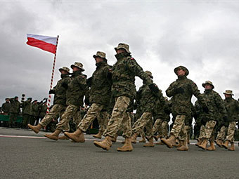 Польские военные в аэропорту Вроцлава перед вылетом в Афганистан, март 2007 года. Фото (c)AFP Польские военные в аэропорту Вроцлава перед вылетом в Афганистан, март 2007 года. Фото (c)AFP