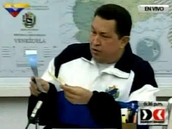Чавес рассказывает о ракетах. Кадр телеканала Venezolana de Television Чавес рассказывает о ракетах. Кадр телеканала Venezolana de Television