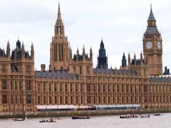 Здания парламента в Великобритании. Фото (c)AFP Здания парламента в Великобритании. Фото (c)AFP