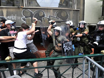 Разгон демонстрации в Афинах. Фото (c)AFP Разгон демонстрации в Афинах. Фото (c)AFP
