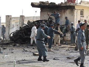 Здание полиции Лашкаргах после взрыва. Фото (c)AFP Здание полиции Лашкаргах после взрыва. Фото (c)AFP