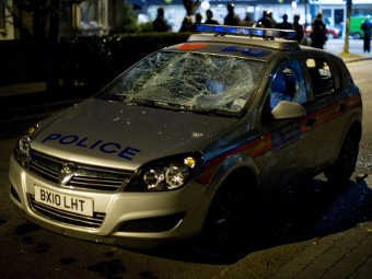 Полицейская машина в Энфилде, 7 августа 2011 года. Фото (c)AFP Полицейская машина в Энфилде, 7 августа 2011 года. Фото (c)AFP