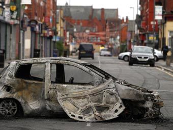 Последствия погромов в Великобритании. Фото (c)AFP Последствия погромов в Великобритании. Фото (c)AFP
