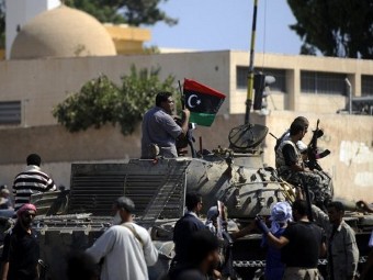 Ливийские повстанцы близ Триполи, 21.08.2011. Фото (c)AFP Ливийские повстанцы близ Триполи, 21.08.2011. Фото (c)AFP
