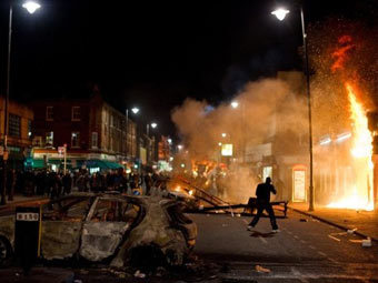 Во время беспорядков в Лондоне в начале августа 2011 года. Фото (c)AFP Во время беспорядков в Лондоне в начале августа 2011 года. Фото (c)AFP