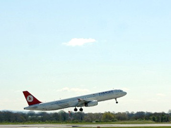 Самолет авиакомпании Turkish Airlines. Фото (c)AFP Самолет авиакомпании Turkish Airlines. Фото (c)AFP