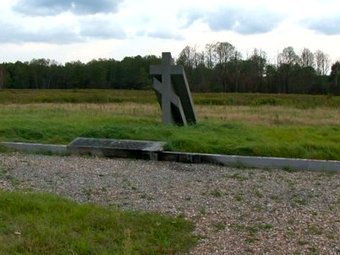 Памятник солдатам Красной Армии в Оссуве. Фото Gazeta.pl Памятник солдатам Красной Армии в Оссуве. Фото Gazeta.pl