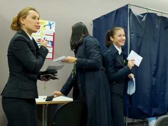 Голосование на выборах в Латвии. Фото ©AFP