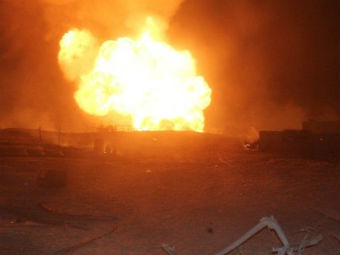 Взрыв на газопроводе близ Эль-Ариша 12 июля 2011 года. Фото (c)AFP Взрыв на газопроводе близ Эль-Ариша 12 июля 2011 года. Фото (c)AFP