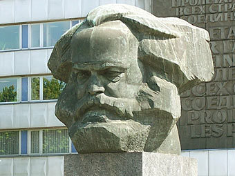 Бюст Карла Маркса в Хенмице. Фото с сайта wikipedia.org, пользователя Dbenzhuser