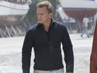 Дэниэл Крэйг в роли Джеймса Бонда в фильме "Квант милосердия" (2008 год) Дэниэл Крэйг в роли Джеймса Бонда в фильме "Квант милосердия" (2008 год)