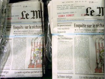Свеженапечатанные номера Le Monde в типографии в Иври-сюр-Сен. Фото ©AFP
