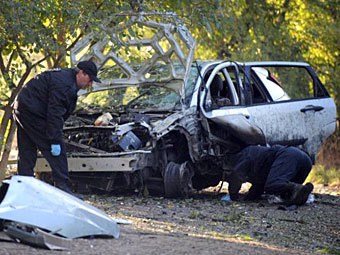 Взорванный автомобиль Сашо Дикова. Фото (c)AFP Взорванный автомобиль Сашо Дикова. Фото (c)AFP