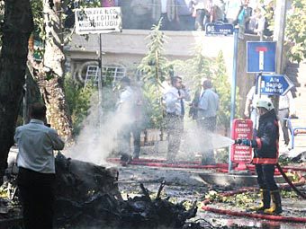 На месте взрыва в Анкаре 20 сентября 2011 года. Фото (c)AFP На месте взрыва в Анкаре 20 сентября 2011 года. Фото (c)AFP