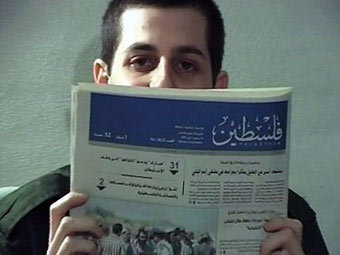 Гилад Шалит. Кадр видеообращения за сентябрь 2009 года, переданный (c)AFP Гилад Шалит. Кадр видеообращения за сентябрь 2009 года, переданный (c)AFP