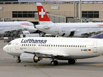 Самолет авиакомпании Lufthansa в аэропорту Цюриха. Архивное фото (c)AFP Самолет авиакомпании Lufthansa в аэропорту Цюриха. Архивное фото (c)AFP