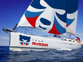 Яхта с символикой Team Russia. Фото Mildberry Sports Lab, переданное по каналам РИА Новости Яхта с символикой Team Russia. Фото Mildberry Sports Lab, переданное по каналам РИА Новости