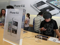 Новый смартфон iPhone 4S, презентованный 10 дней назад компанией Apple...