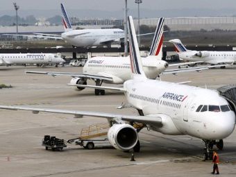 Самолеты Air France в парижском аэропорту Орли. Фото (c)AFP Самолеты Air France в парижском аэропорту Орли. Фото (c)AFP