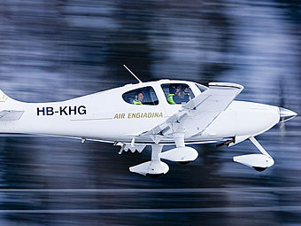 Самолет Cirrus SR 22. Фото с сайта airliners.net Самолет Cirrus SR 22. Фото с сайта airliners.net