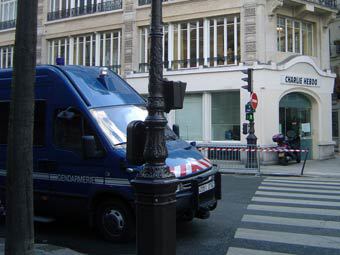 Полиция у здания Charlie Hebdo. Фото ©AFP