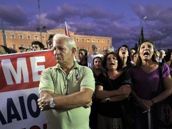 Протестующие около здания греческого парламента. Фото (c)AFP Протестующие около здания греческого парламента. Фото (c)AFP