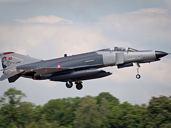 Истребитель F-4 турецких ВВС. Фото с сайта militaryphotos.net Истребитель F-4 турецких ВВС. Фото с сайта militaryphotos.net