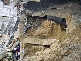 Последствия оползня в Манисалесе. Фото (c)AFP Последствия оползня в Манисалесе. Фото (c)AFP