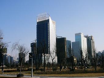 Офисные здания в городе Сиань. Фото пользователя siva с сайта Wikipedia.org Офисные здания в городе Сиань. Фото пользователя siva с сайта Wikipedia.org