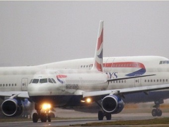 Самолеты British Airways в аэропорту Хитроу. Фото (c)AFP, архив Самолеты British Airways в аэропорту Хитроу. Фото (c)AFP, архив
