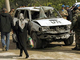 Подорванный в Тире автомобиль ООН. Фото ©AFP Подорванный в Тире автомобиль ООН. Фото ©AFP