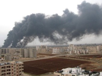 Пожар после взрыва нефтепровода в Хомсе 8 декабря. Фото (c)AFP Пожар после взрыва нефтепровода в Хомсе 8 декабря. Фото (c)AFP